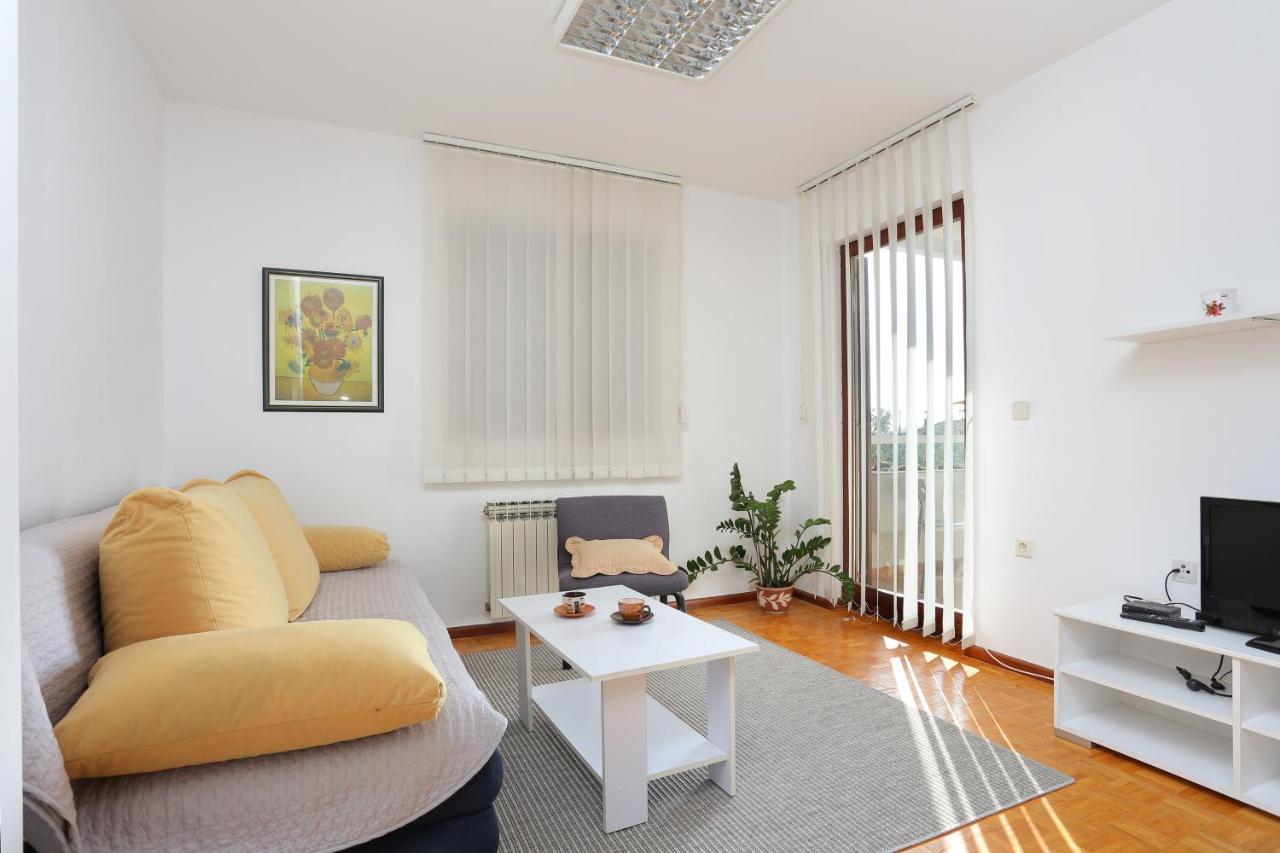 Apartments With A Parking Space Makarska - 5984 Exterior photo